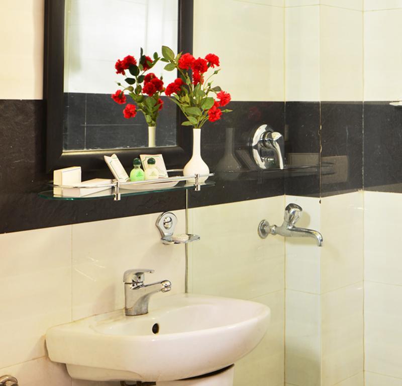 Hotel Shanti Palace West New Delhi Extérieur photo