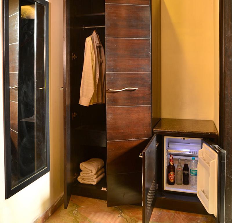 Hotel Shanti Palace West New Delhi Extérieur photo